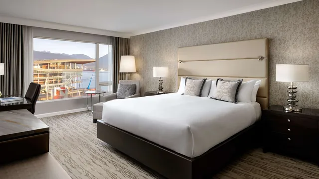 Fairmont Waterfront photo 9