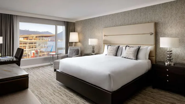 Fairmont Waterfront photo 11