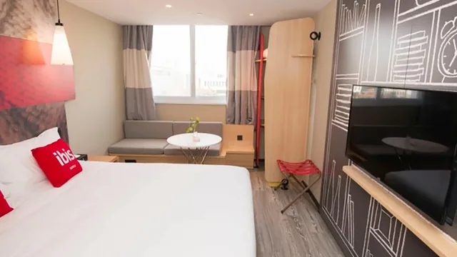 Ibis Luoyang Baolong Square Hotel photo 4