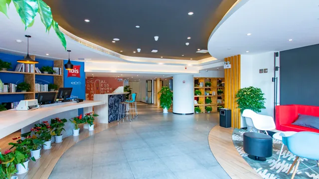 Ibis Wuxi Taihu Square Hotel photo 2