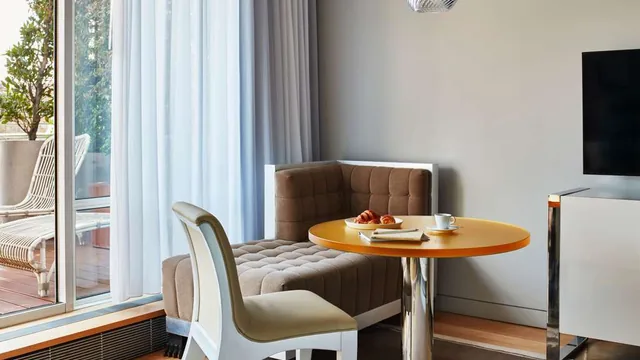 Sanderson London photo 4