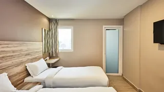 Ibis budget Singapore Crystal