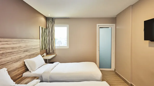 Ibis budget Singapore Crystal photo 10