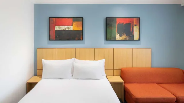 Mercure Brisbane Garden City photo 7
