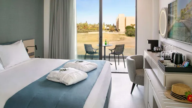 Mercure Larnaca Beach Resort photo 4
