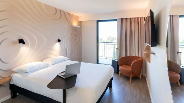 Ibis Styles Cabri?s Aix-en-Provence TGV photo 1
