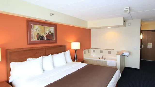 AmericInn by Wyndham Cedar Rapids Airport photo 8