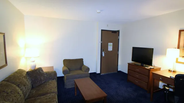 AmericInn by Wyndham Cedar Rapids Airport photo 10