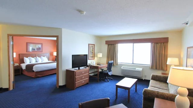 AmericInn by Wyndham Cedar Rapids Airport photo 12