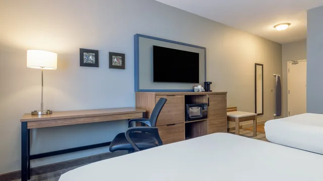 AmericInn by Wyndham Duluth photo 10