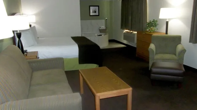 AmericInn by Wyndham Grand Rapids photo 10