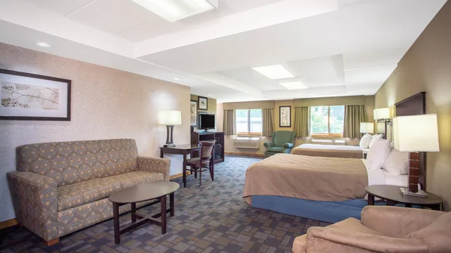 AmericInn by Wyndham Hayward photo 5