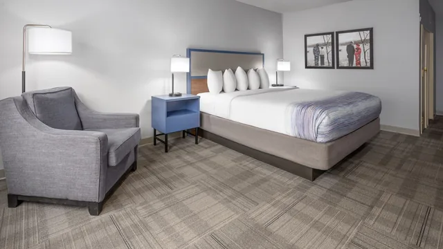 AmericInn by Wyndham Iron Mountain photo 9