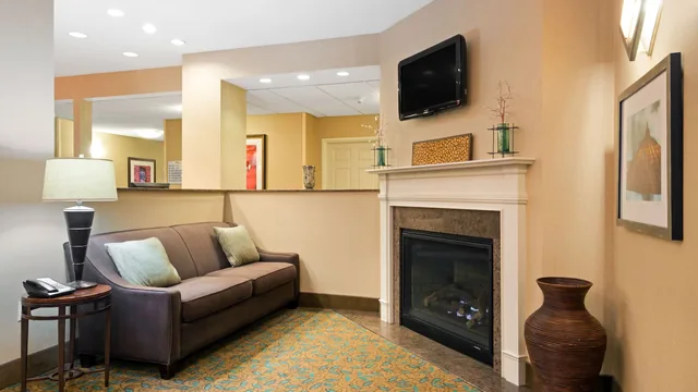 Baymont by Wyndham Denver International Airport photo 11
