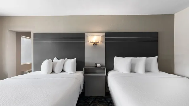 Baymont by Wyndham Dothan photo 10