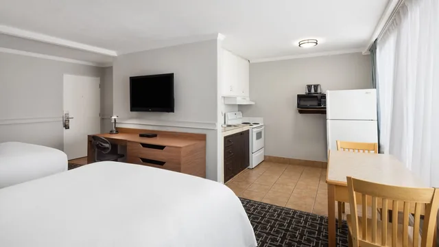 Baymont by Wyndham Edson photo 10
