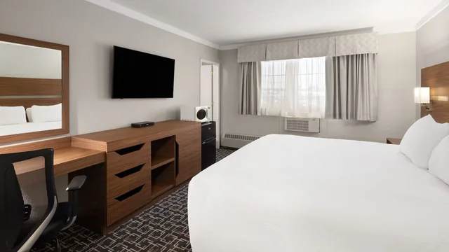 Baymont by Wyndham Edson photo 12