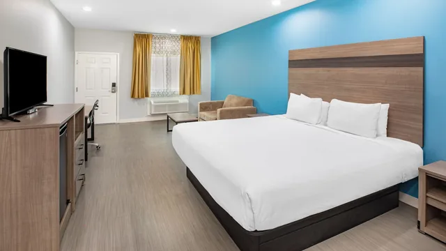 Baymont by Wyndham Freeport Texas photo 8