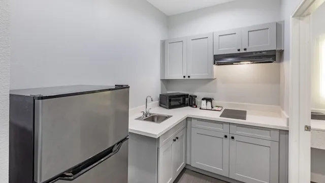 Baymont by Wyndham Freeport Texas photo 9