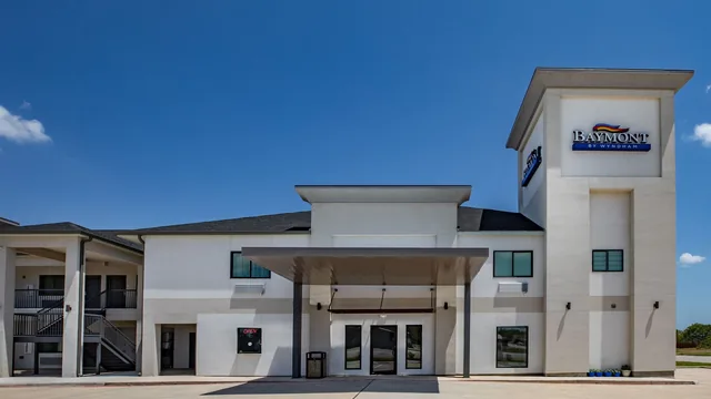 Baymont by Wyndham Freeport Texas photo 10