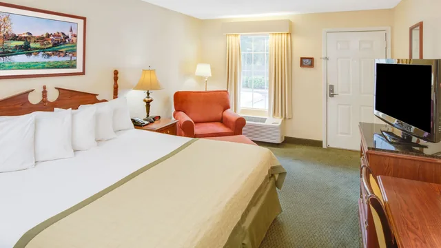 Baymont by Wyndham Ozark photo 3