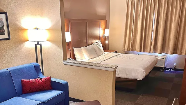Baymont by Wyndham Phoenix North photo 10