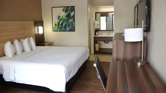 Baymont by Wyndham Santee photo 9