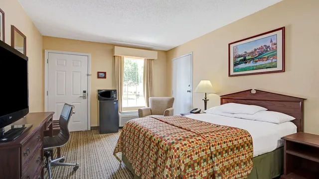 Baymont by Wyndham Smithfield photo 5