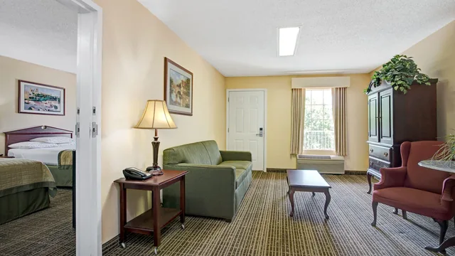 Baymont by Wyndham Smithfield photo 6