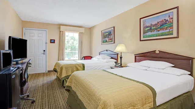 Baymont by Wyndham Smithfield photo 8