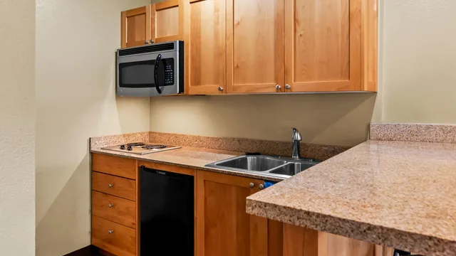 Baymont by Wyndham Yakima Riverfront photo 8