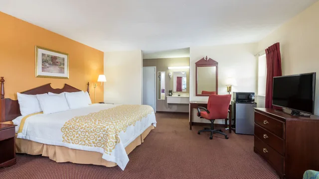 Days Inn by Wyndham Amherst photo 5