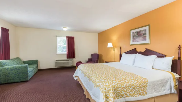 Days Inn by Wyndham Amherst photo 6