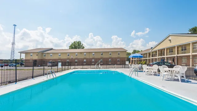 Days Inn by Wyndham Amherst photo 7