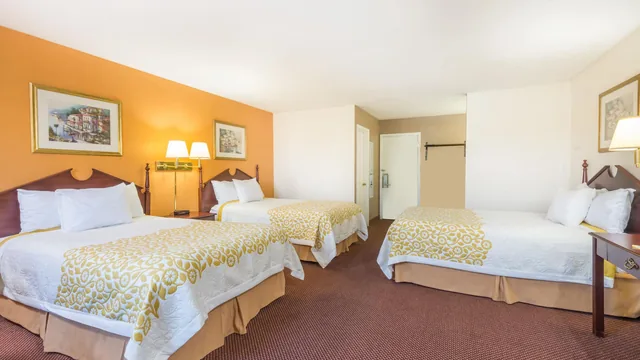 Days Inn by Wyndham Amherst photo 8