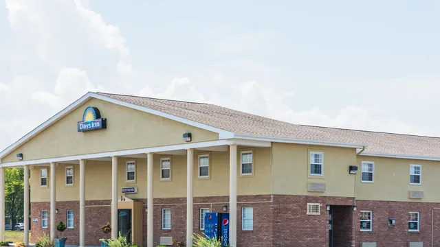 Days Inn by Wyndham Amherst photo 10