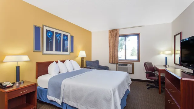 Days Inn by Wyndham Austin photo 7