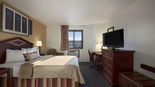 Days Inn by Wyndham Austin photo 9