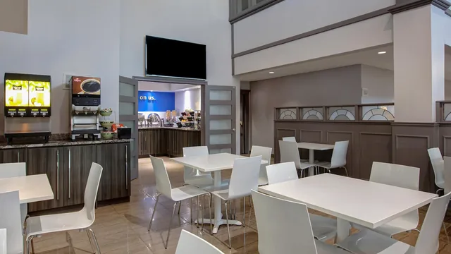 Days Inn by Wyndham Barrie photo 7