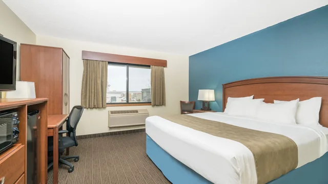 Days Inn & Suites by Wyndham Baxter Brainerd Area photo 1