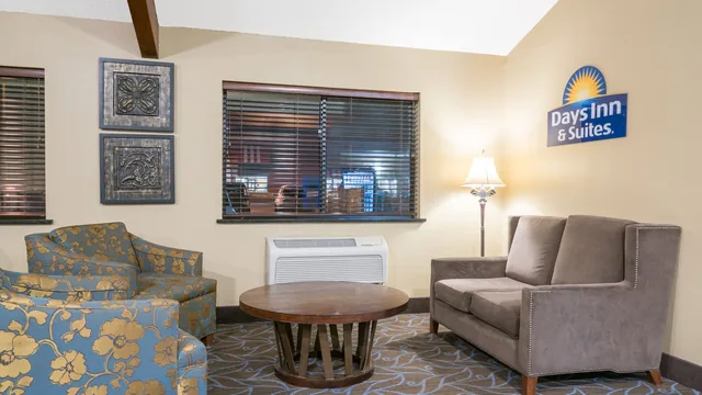 Days Inn & Suites by Wyndham Baxter Brainerd Area photo 2