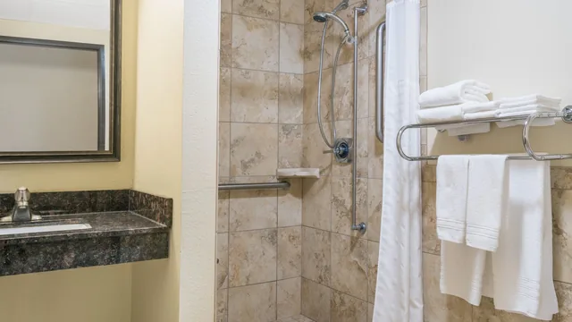 Days Inn & Suites by Wyndham Baxter Brainerd Area photo 3
