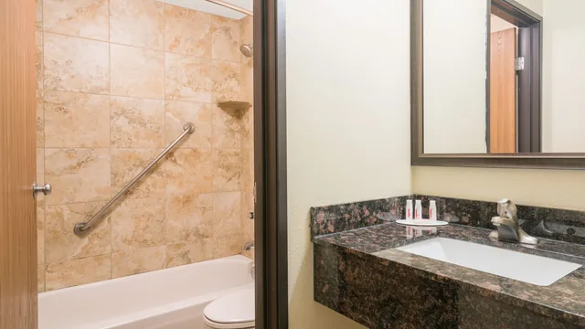Days Inn & Suites by Wyndham Baxter Brainerd Area photo 5