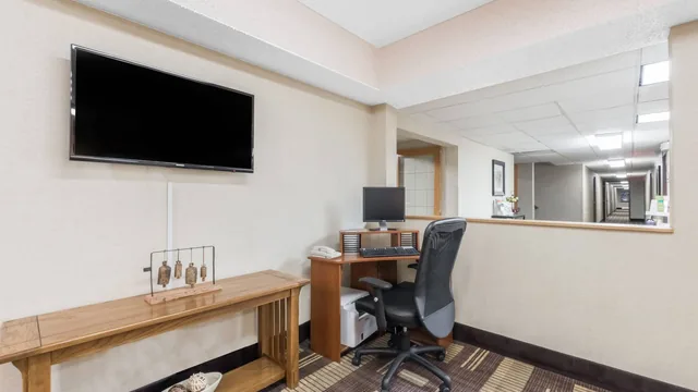 Days Inn by Wyndham Bismarck photo 7