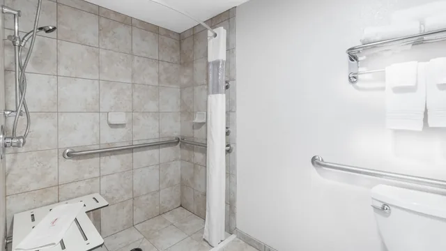 Days Inn by Wyndham Bismarck photo 10