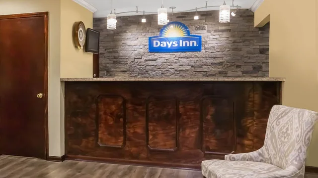 Days Inn by Wyndham Blakely photo 12
