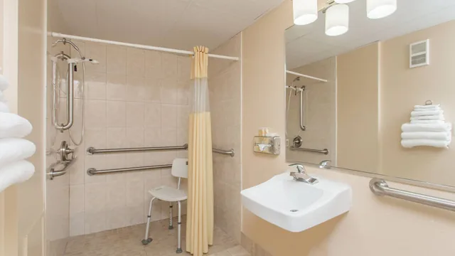 Days Inn by Wyndham Bradenton I-75 photo 4