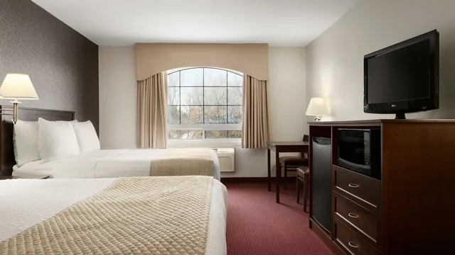 Days Inn & Suites by Wyndham Brandon photo 4