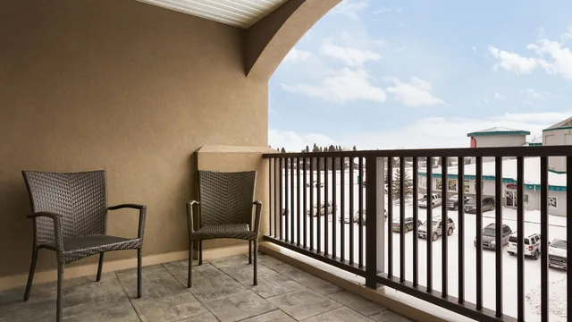Days Inn & Suites by Wyndham Brandon photo 7