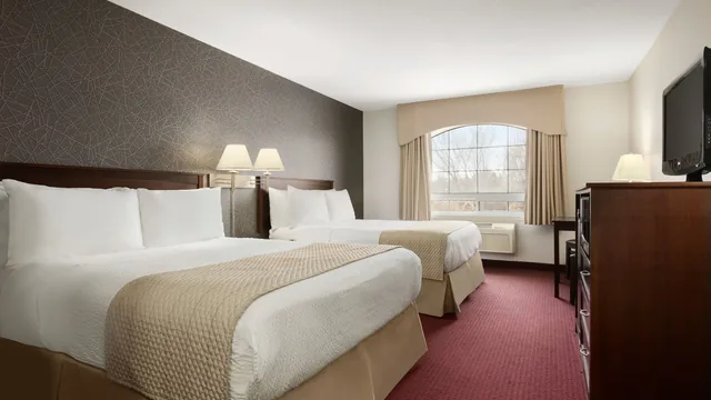 Days Inn & Suites by Wyndham Brandon photo 12